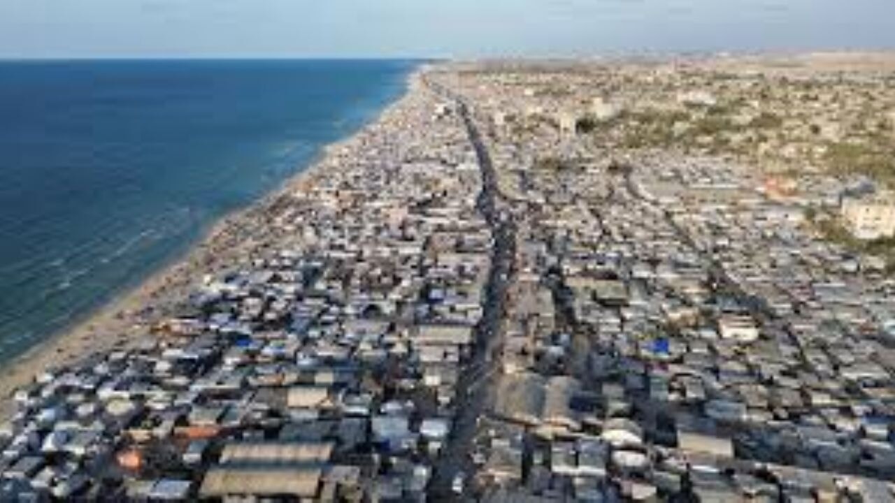 Gazze'de yerinden edilen Filistinliler, el-Mevasi bölgesinde hayata tutunmaya çalışıyor