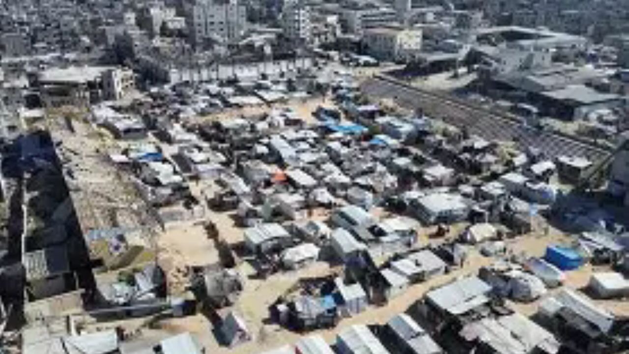 Han Yunus Belediye Stadyumu, yerinden edilmiş Filistinli ailelerin geçici evi oldu