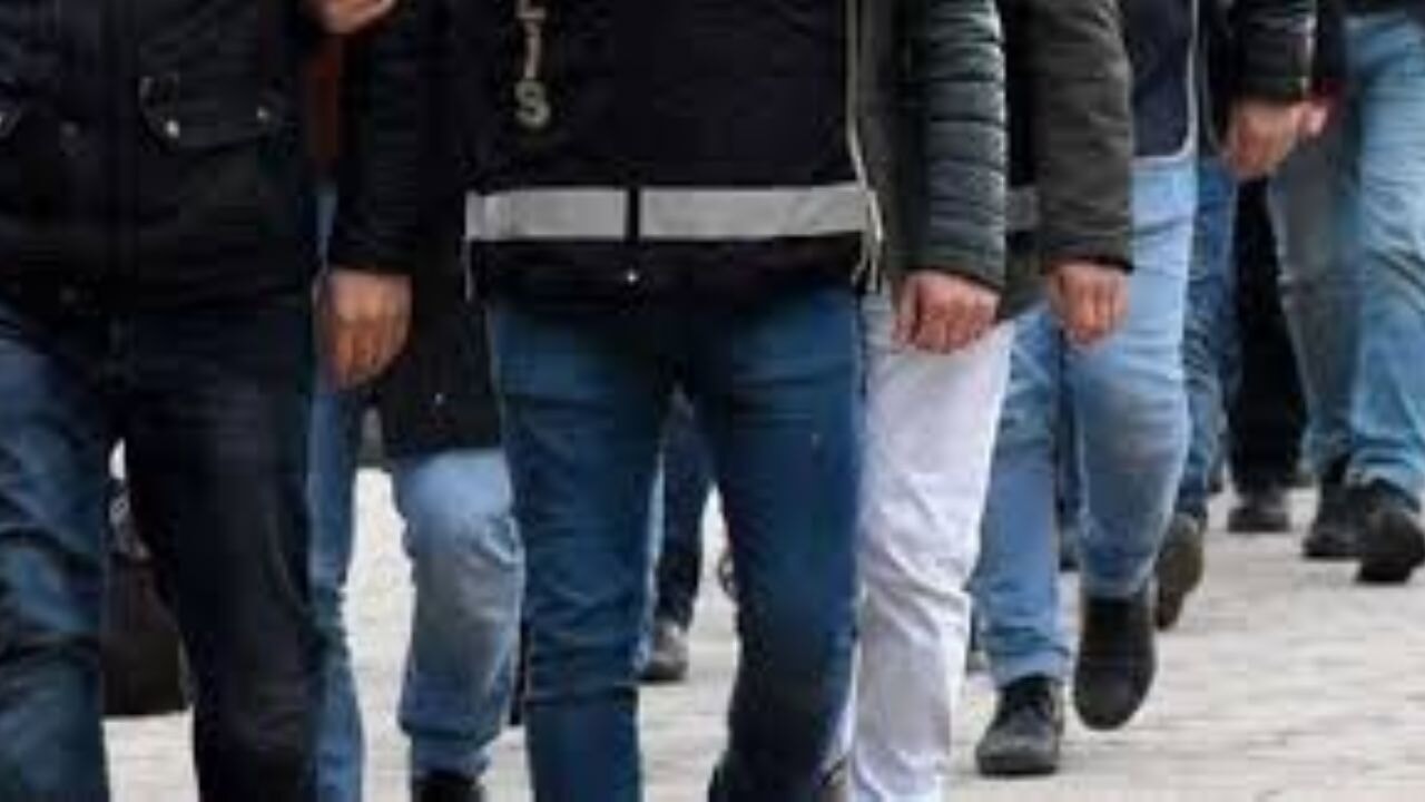 FETÖ'ye yönelik 50 ildeki operasyonlarda 154 şüpheli tutuklandı
