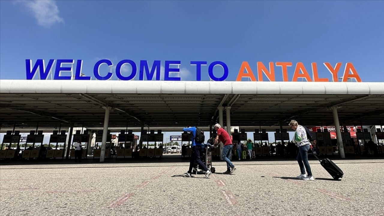 Antalya Havalimanı'na 77 metre yüksekliğinde yeni kule