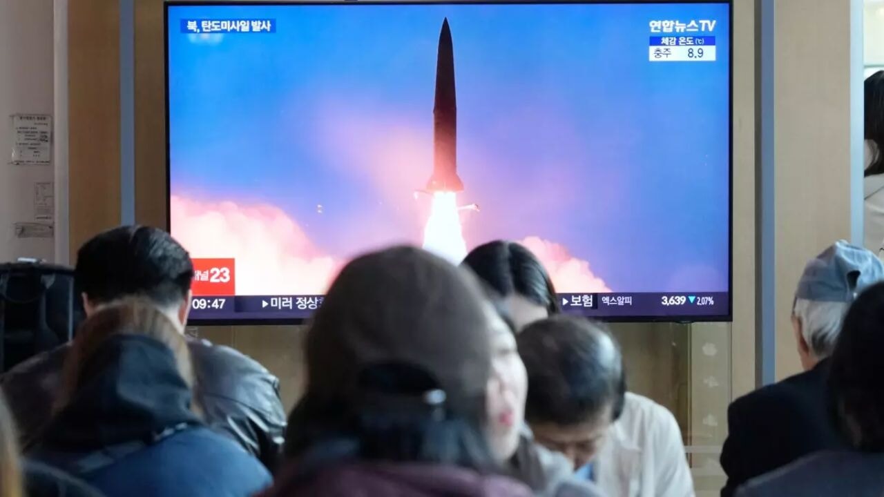 Trump ziyareti öncesi Kuzey Kore'den füzelerle tehdit dolu hamle