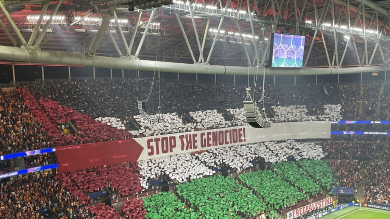 Galatasaray'ın soykırıma dikkat çeken koreografisi takdir topladı