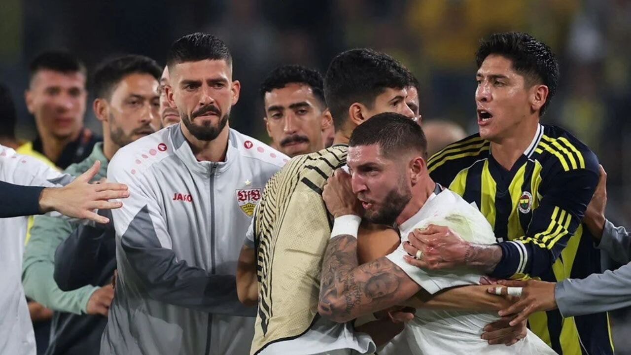Fenerbahçe-Stuttgart maçı bitti, saha karıştı