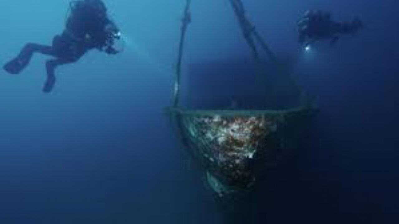 Karaburun'un mavi derinlikleri dalış tutkunlarını ağırlıyor