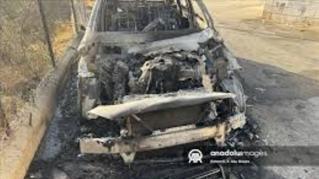 Filistin topraklarını gasbeden İsrailliler Batı Şeria'da Filistinlilerin araçlarını yaktı