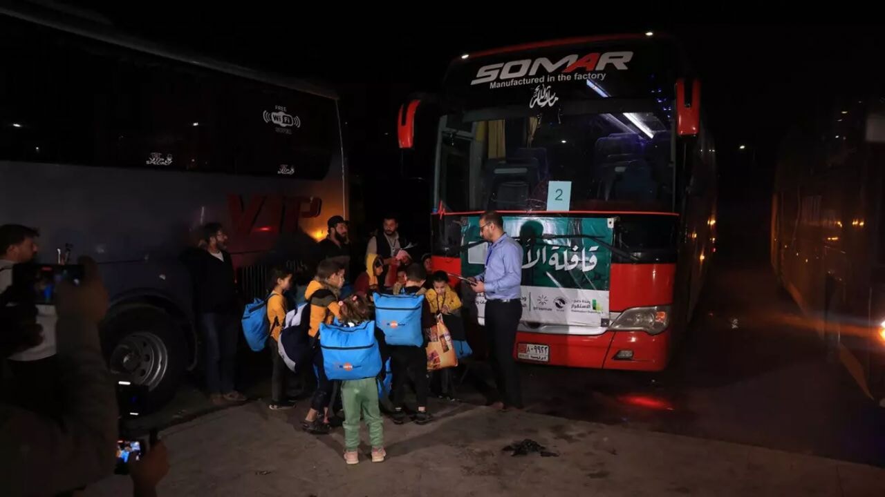 Suriye'de kamptan aileler kurtarılıyor