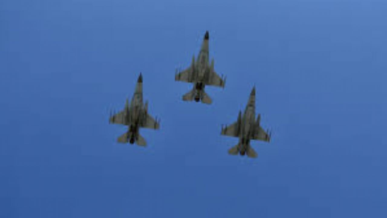 Fethiye'de F-16'lar gösteri uçuşu yaptı