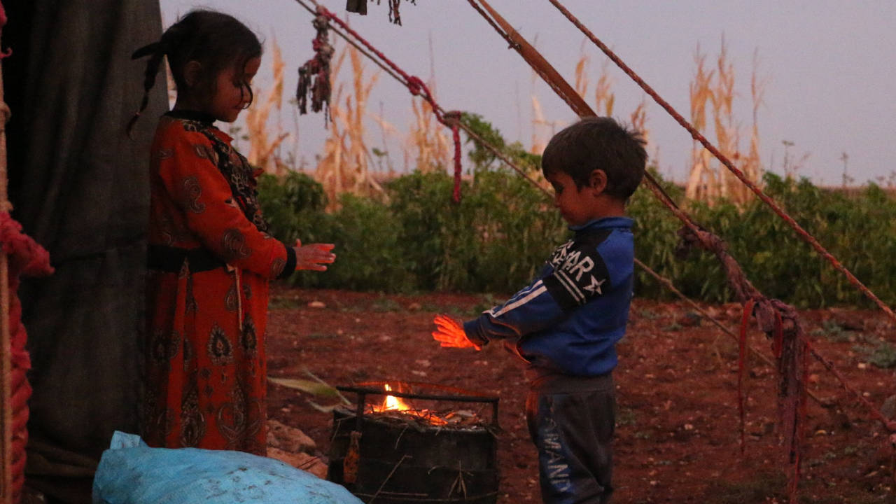 Yüz binlerce Suriyeliyi kamplarda zorlu kış bekliyor