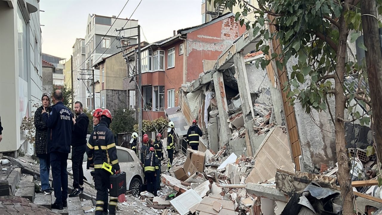 Gebze'de çöken binanın enkazı altında kalan 5 kişilik ailenin isimleri belli oldu