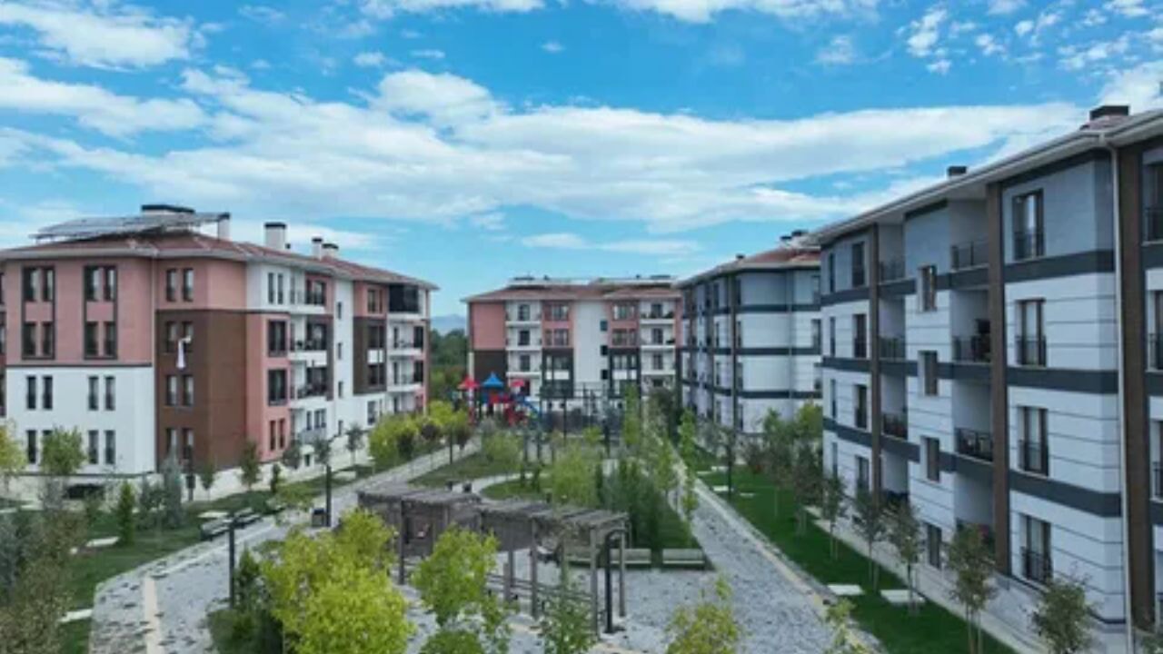 Bakan Kurum, TOKİ ile Düzce'de ev sahibi olan vatandaşların görüntülerini paylaştı