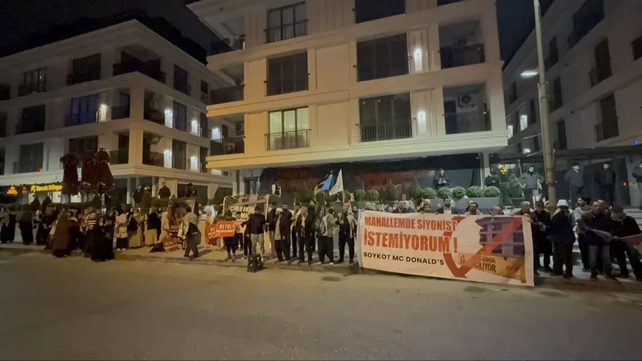 'Mahallemde siyonist istemiyorum' eylemi