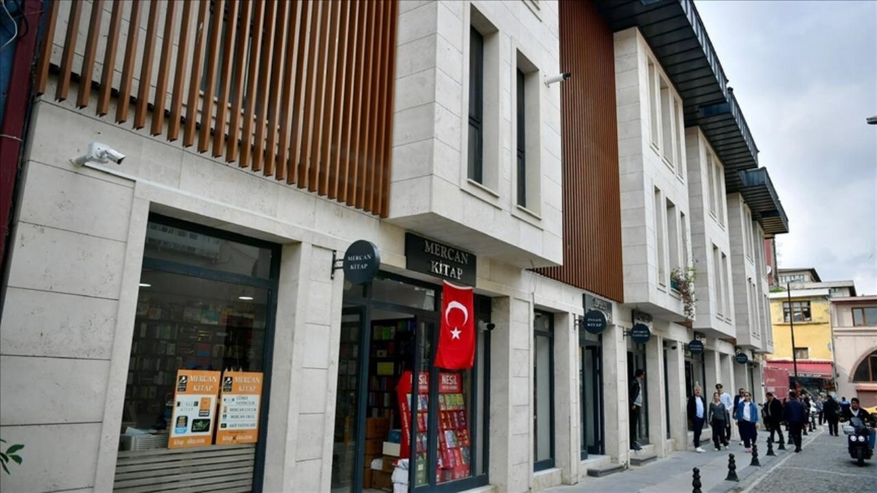 Cağaloğlu, Kitapçılar Sokağı'yla yeniden canlanıyor