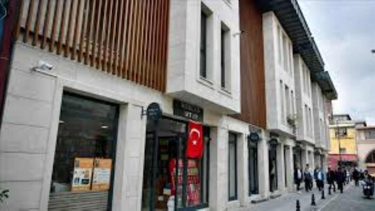 Yayıncılığın kalbi Cağaloğlu, Kitapçılar Sokağı'yla yeniden canlanıyor