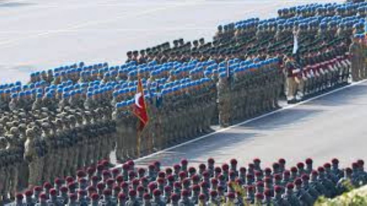 Azerbaycan, Karabağ Zaferi'nin 5. yılını askeri geçit töreniyle kutladı