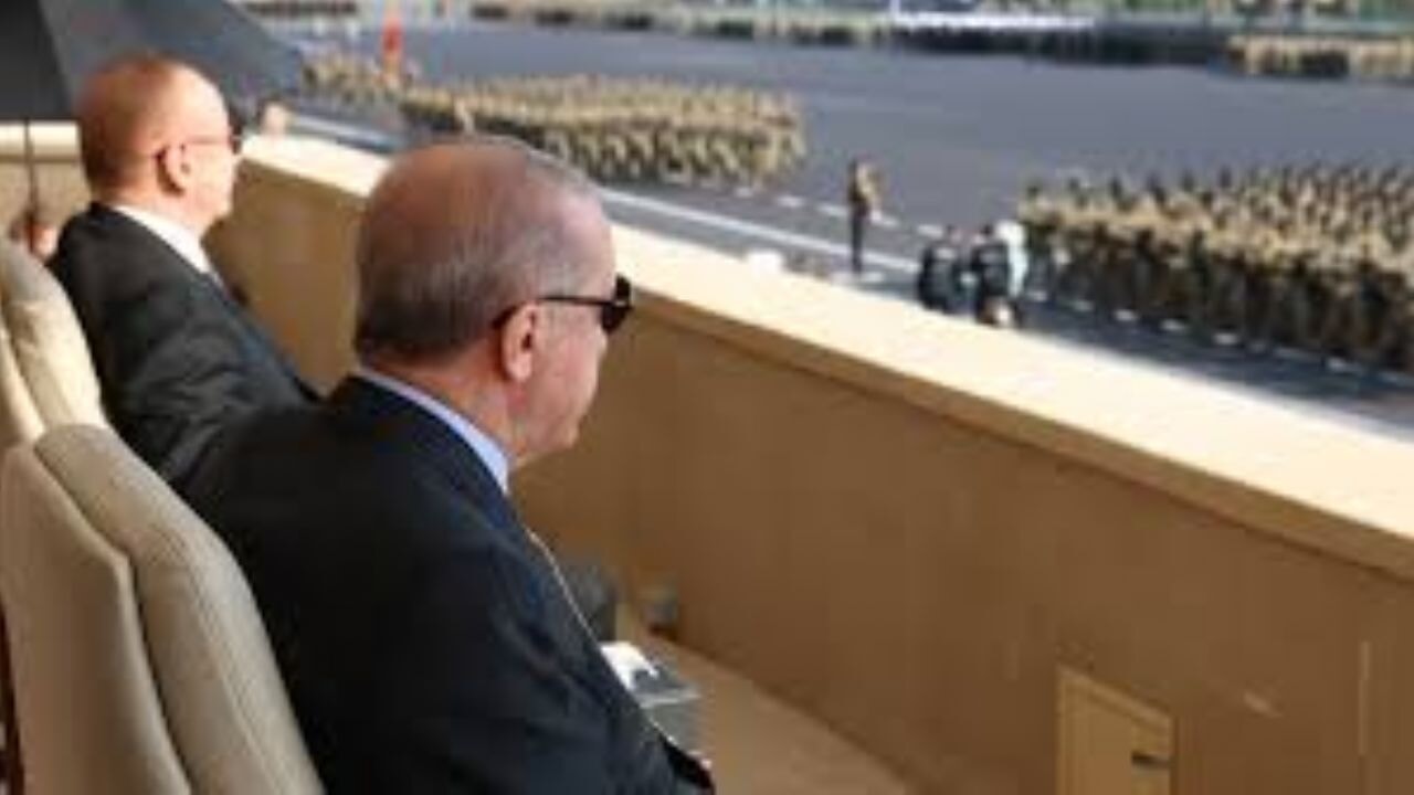 Karabağ Zaferi'nin 5. yılı dolayısıyla düzenlenen törene katılan Cumhurbaşkanı Erdoğan, Azerbaycan Cumhurbaşkanı Aliyev tarafından karşılandı