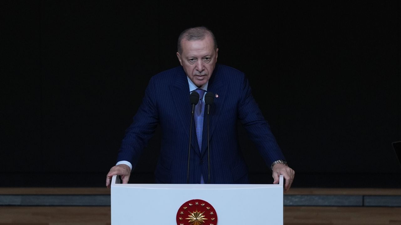 Cumhurbaşkanı Erdoğan: Atatürk maskesi takarak milletin değerlerini zedeleyenlere karşıyız