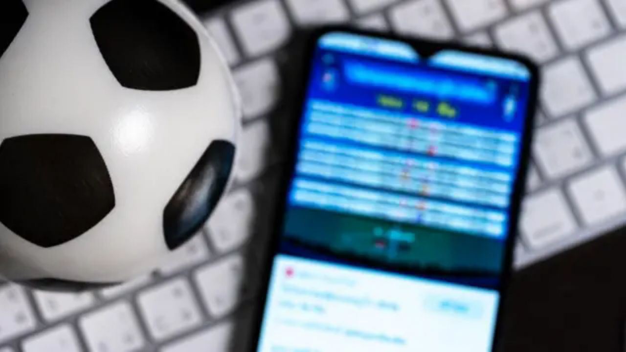 1024 futbolcu ifşa edildi! 1. ve 3. lig maçları ertelendi