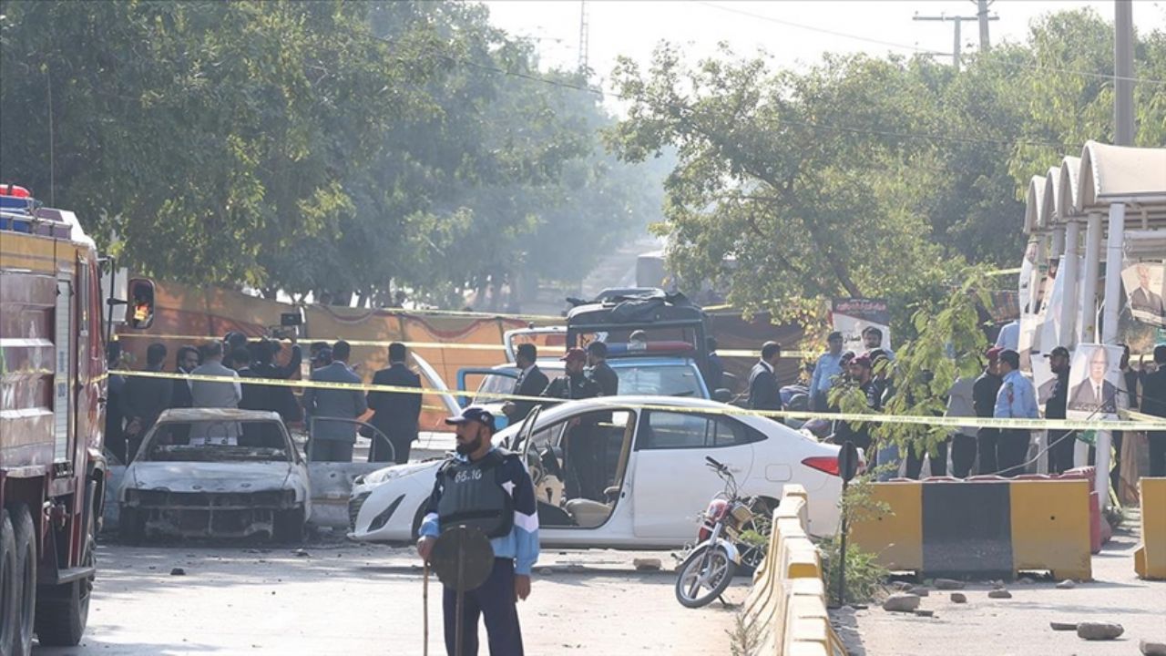 Pakistan'da neler oluyor? Bakan Asıf'tan açıklama