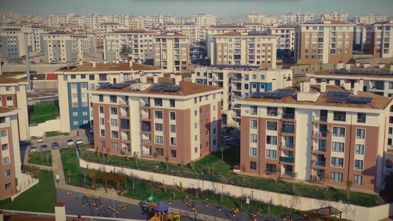 Bakan Kurum'dan 350 bininci konut paylaşımı