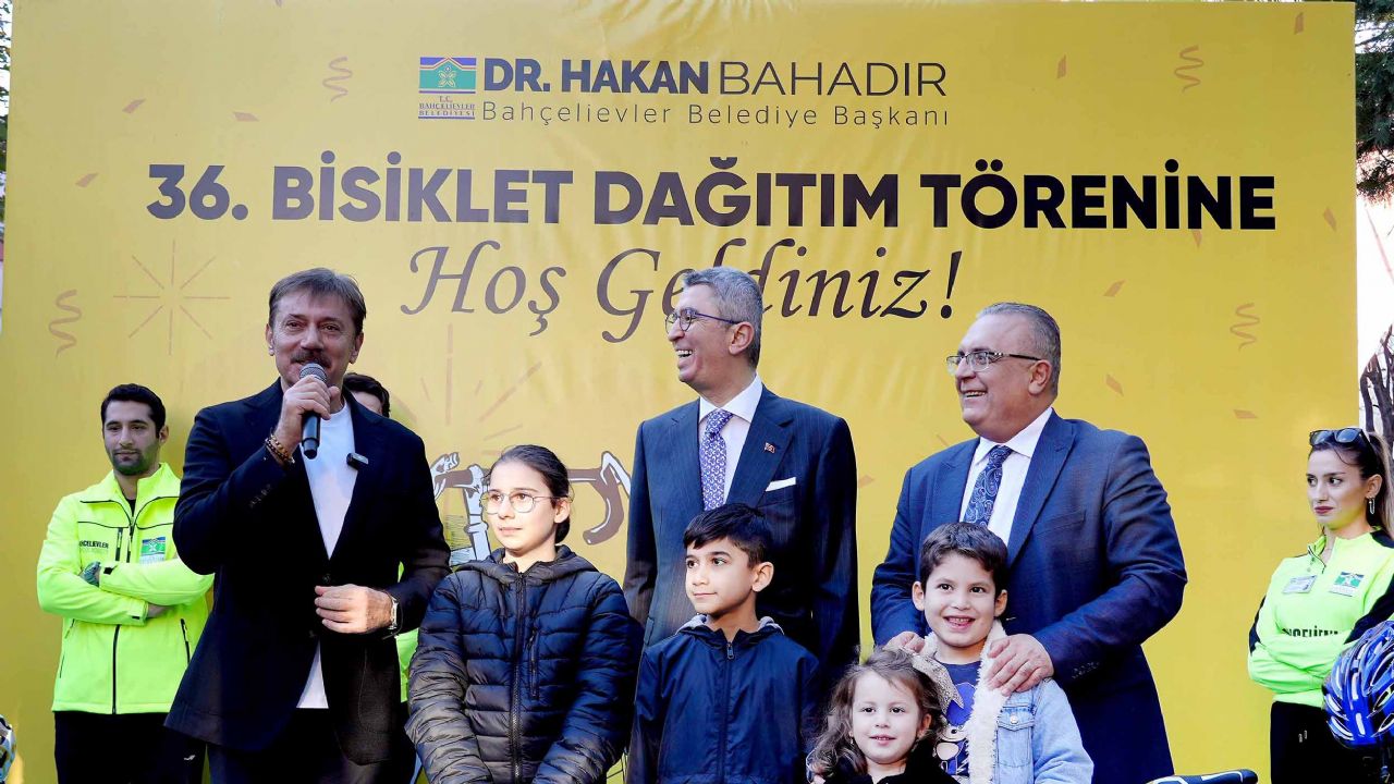 Bahçelievler'de gençlere bisiklet