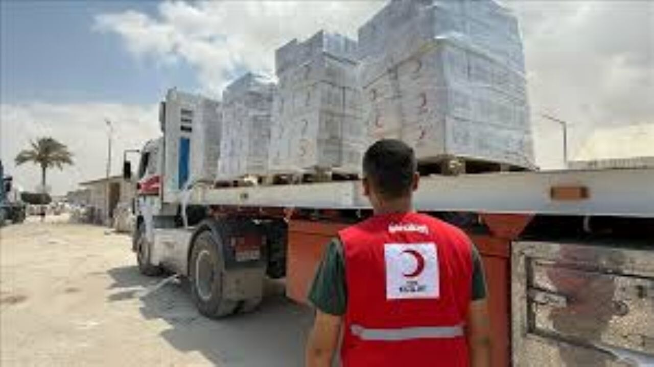 Türk Kızılayın Gazze için yardım malzemesi taşıyan tırlar Refah sınır kapısına doğru hareket etti