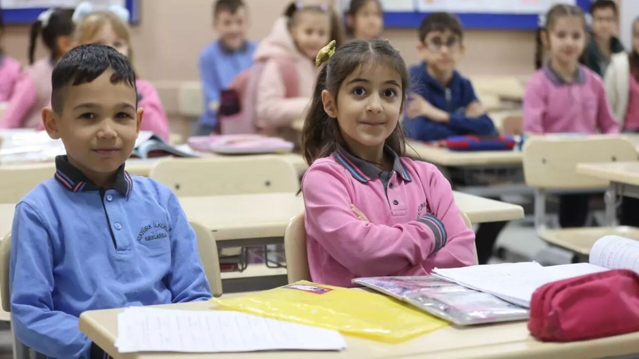 Ara tatil sona erdi: Öğretmenler ve öğrenciler derslere devam etti