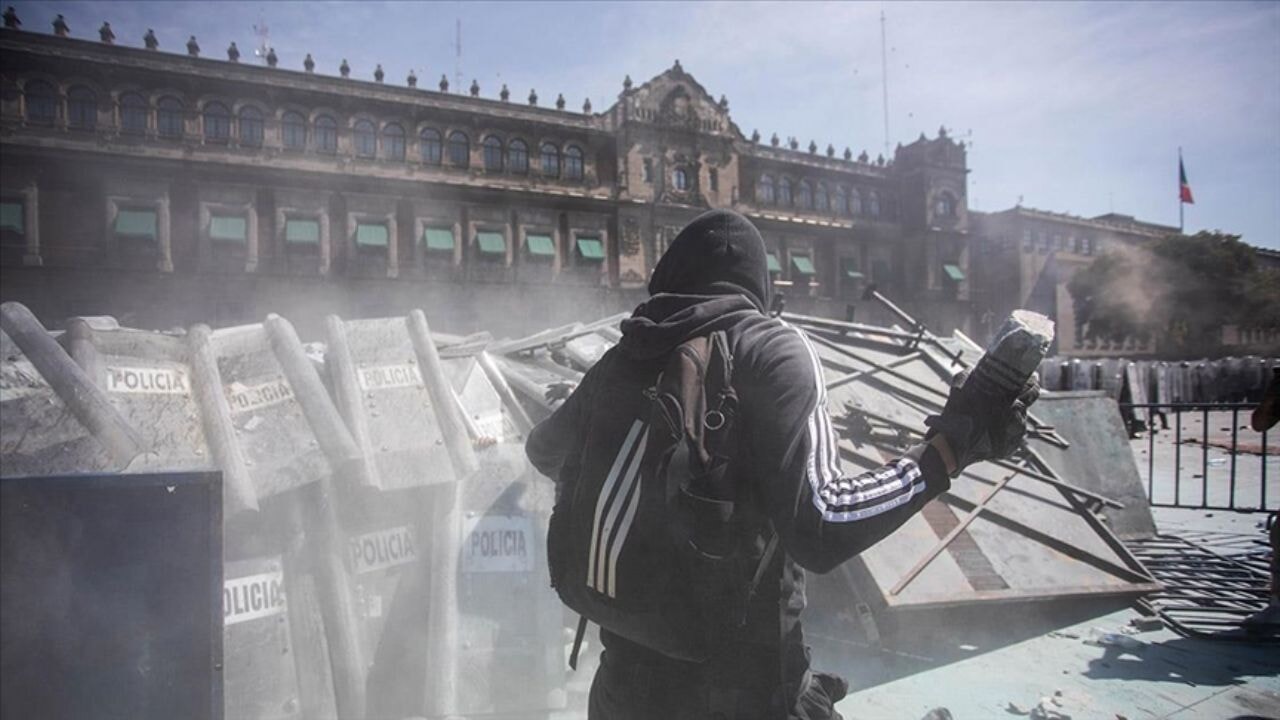 Belediye başkanı öldürülünce ülke karıştı