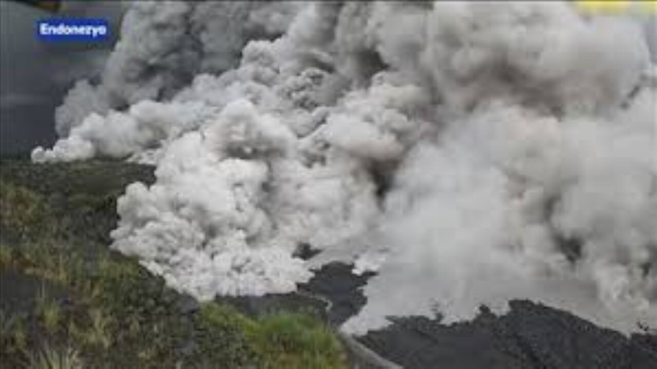 Endonezya'da Semeru Yanardağı'ndaki patlama nedeniyle alarm seviyesi en yüksek düzeye çıkarıldı