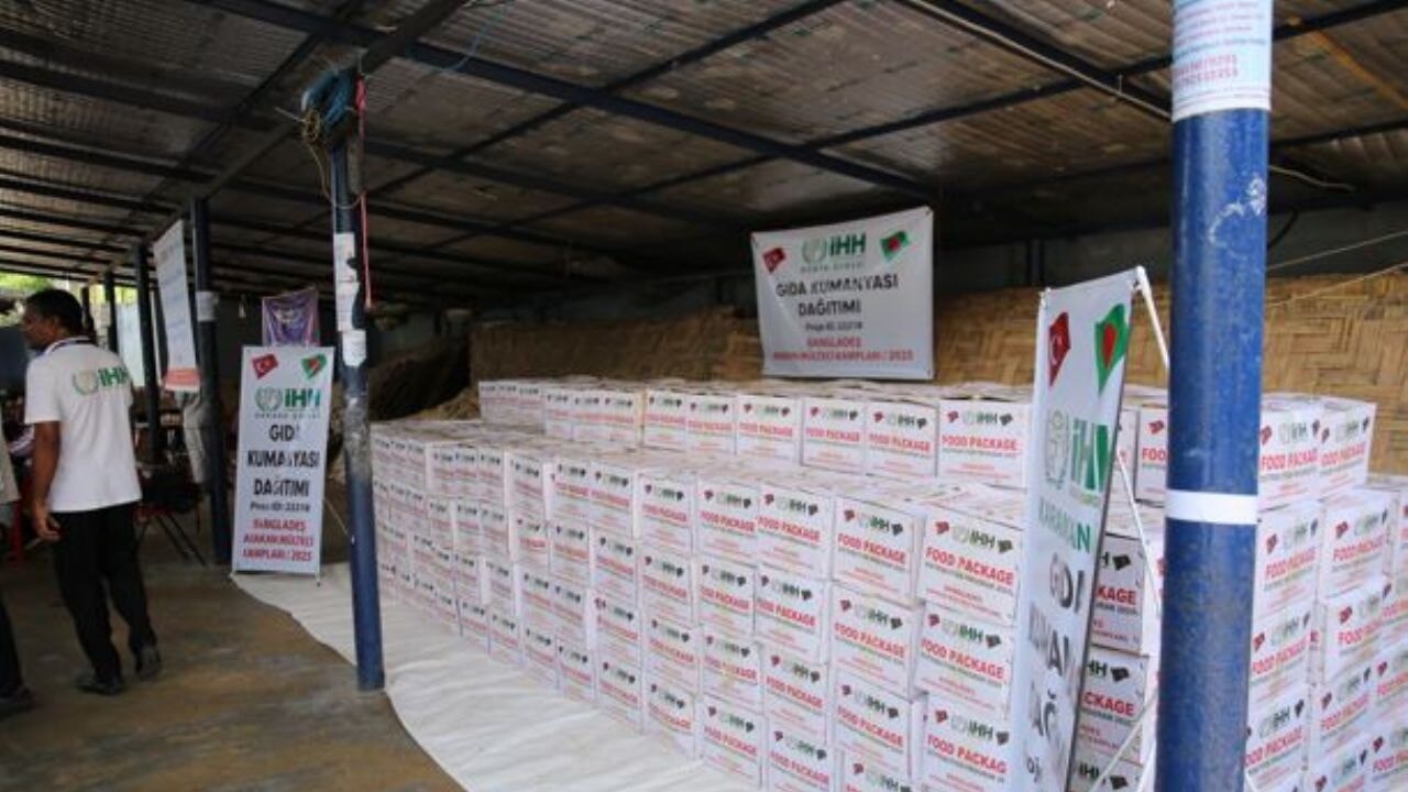 Türkiye'den Arakanlı mültecilere yönelik yardımlar devam ediyor