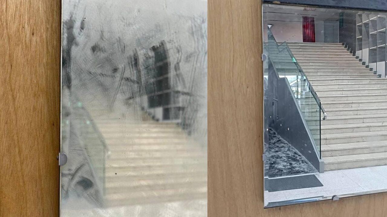 Sanat eserini 'kirli ayna' sanıp sildi