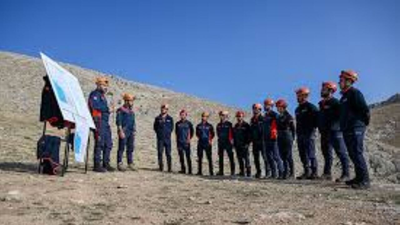 AFAD'ın yeni arama kurtarma ekipleri, göreve zorlu eğitimlerle hazırlanıyor