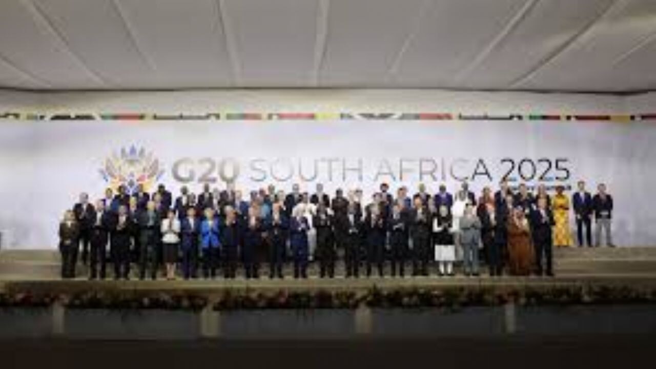 Cumhurbaşkanı Erdoğan G20 Liderler Zirvesi kapsamında gerçekleştirilen aile fotoğrafına katıldı