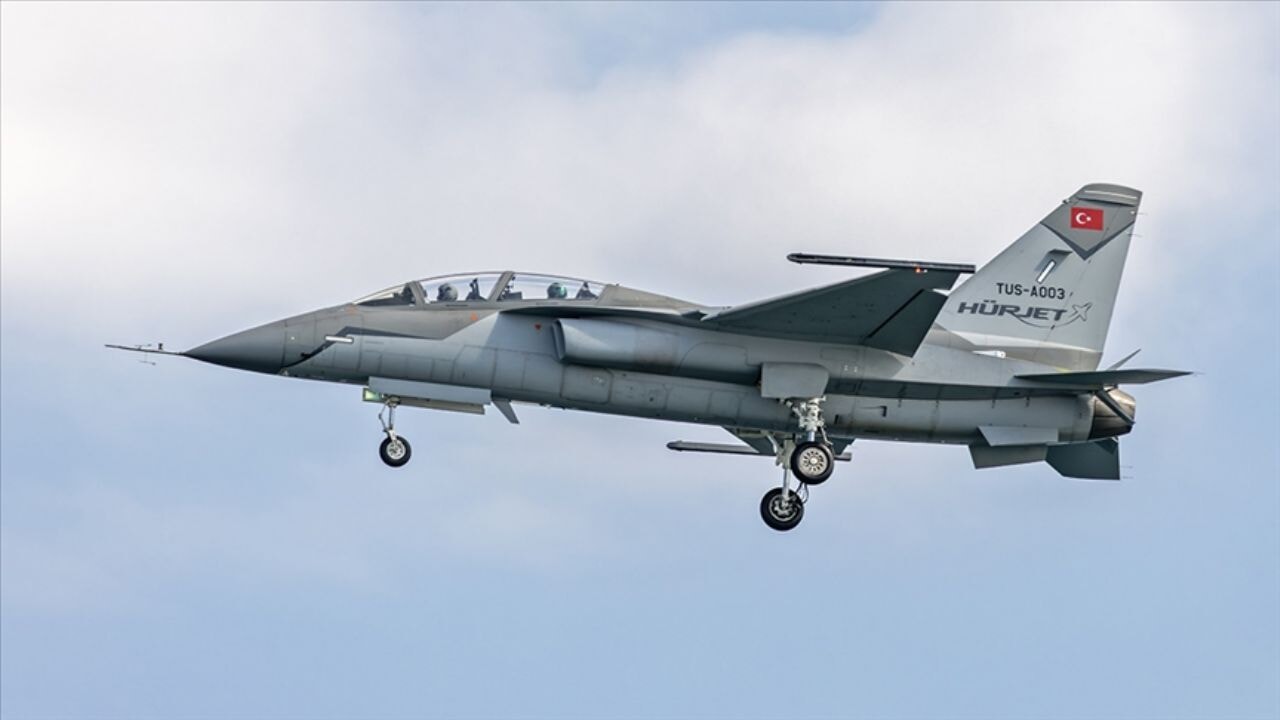 HÜRJET 3 koldan hedefe ilerliyor