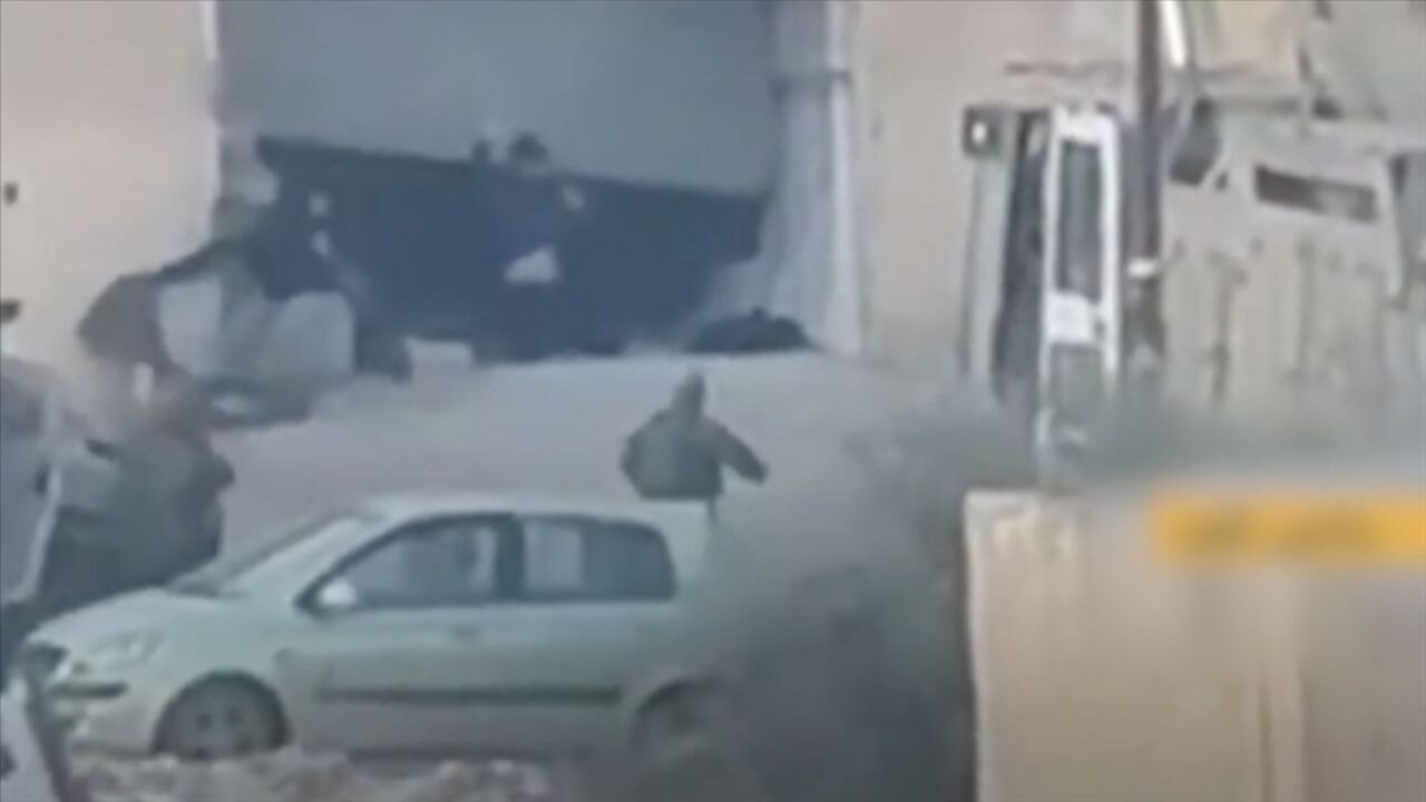 İsrail, teslim olan 2 Filistinliyi infaz etti!