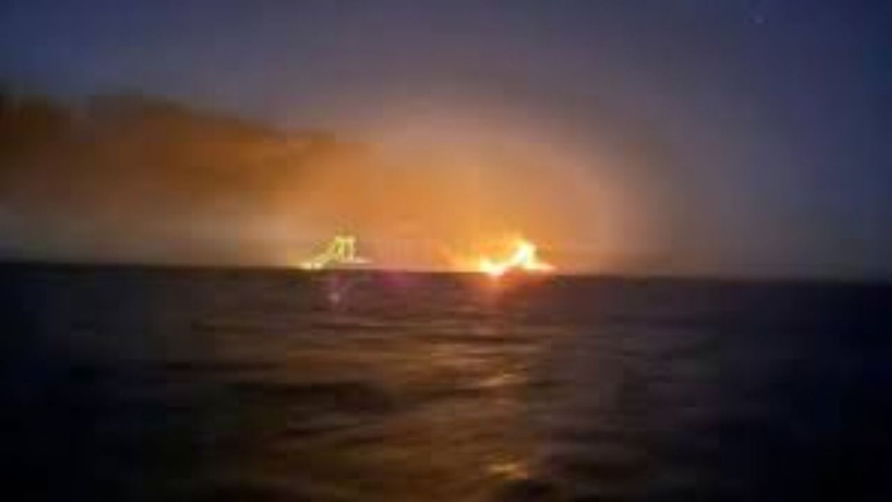 Kocaeli'de yanan gemi böyle görüntülendi