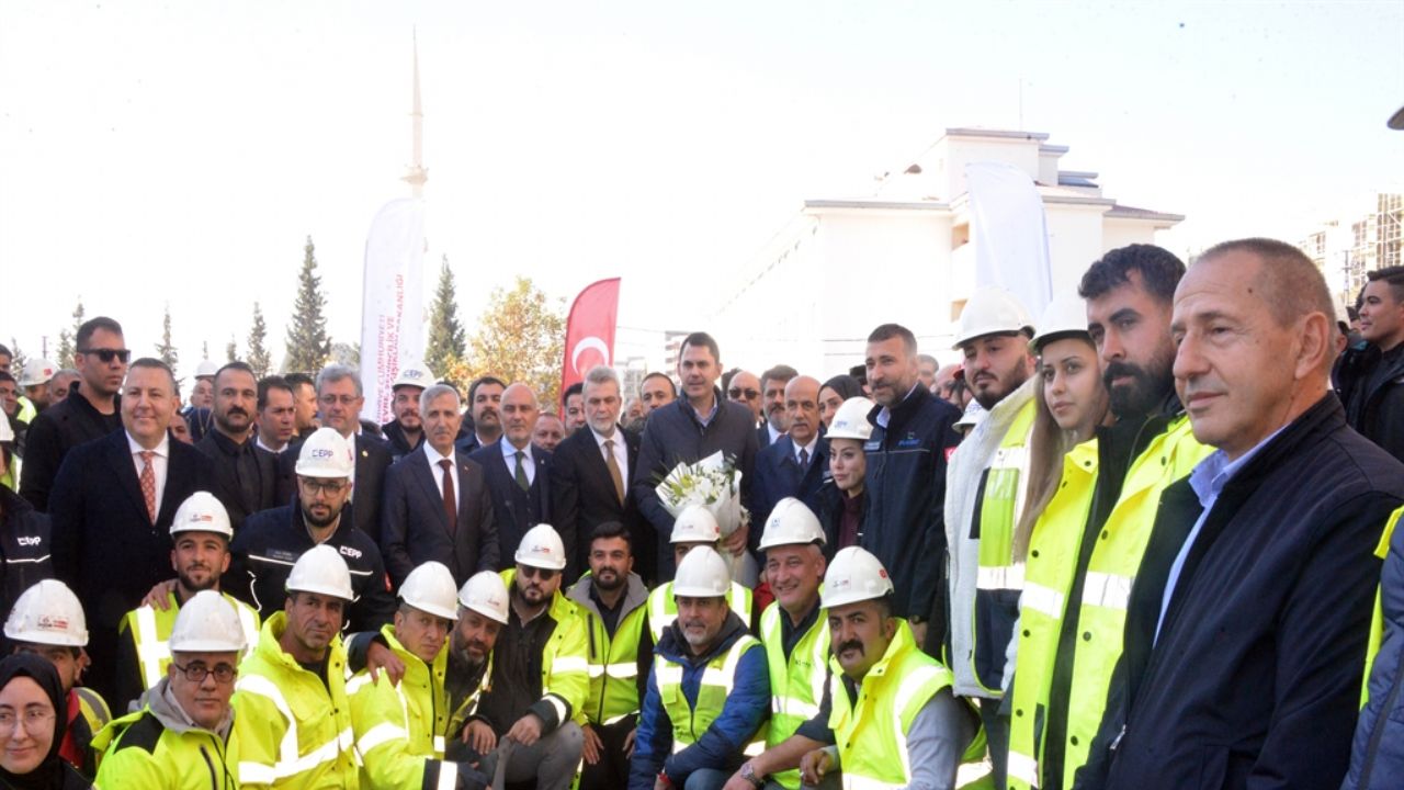 Bakan Kurum: 11 ilimizin tamamında artık son tuğlalar koyuluyor