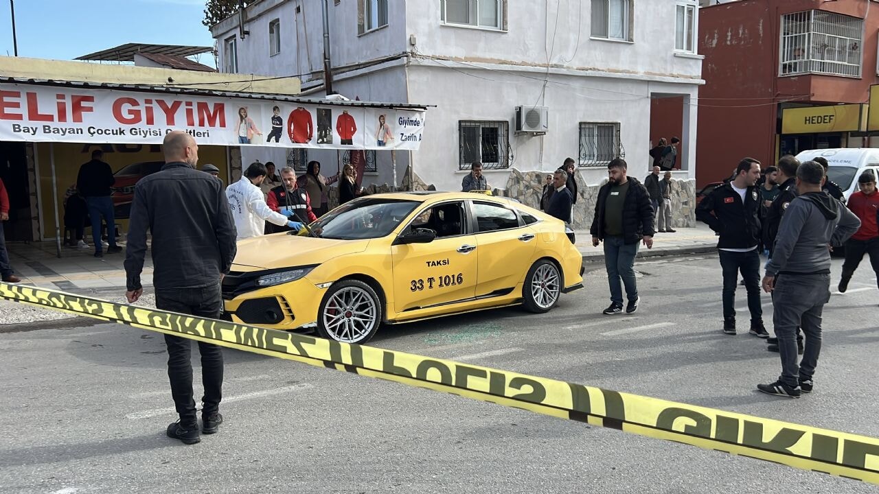 Mersin'de  25 yaşındaki genç katliam yaptı