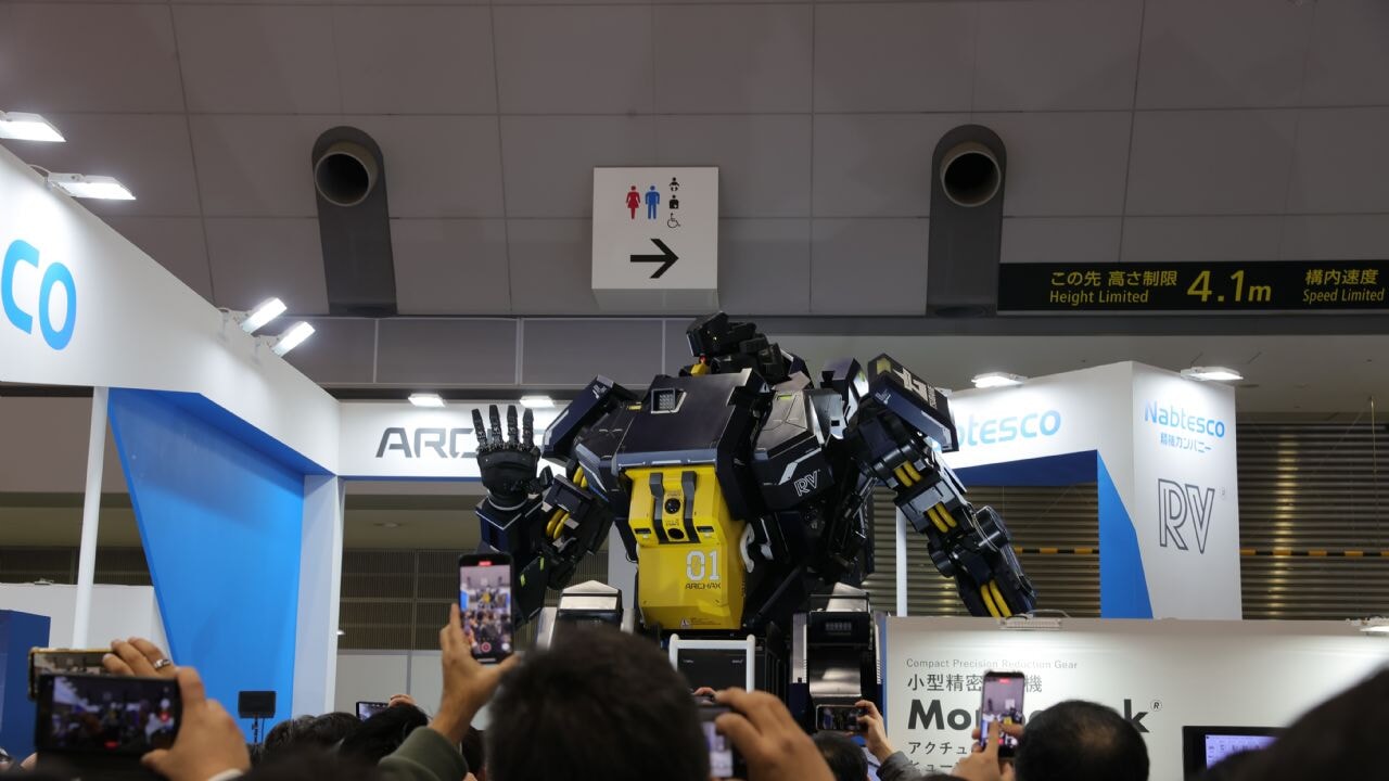 Japonya'da robottan Türkiye'ye 'lokumlu' selam