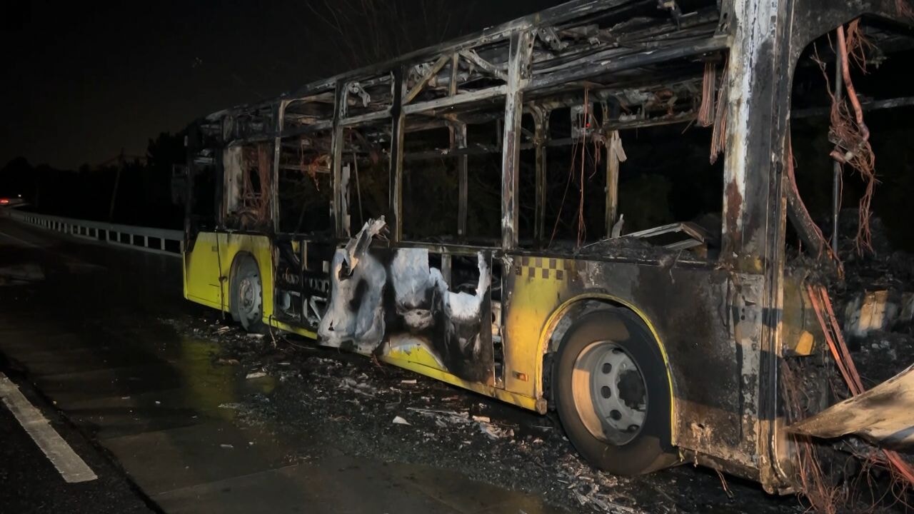 İETT otobüsü alev aldı: Araç küle döndü