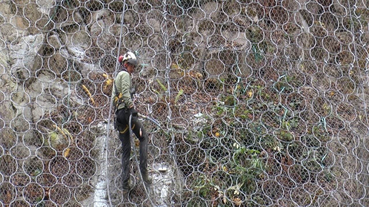 Rize'de yol güvenliği için çelik örgü