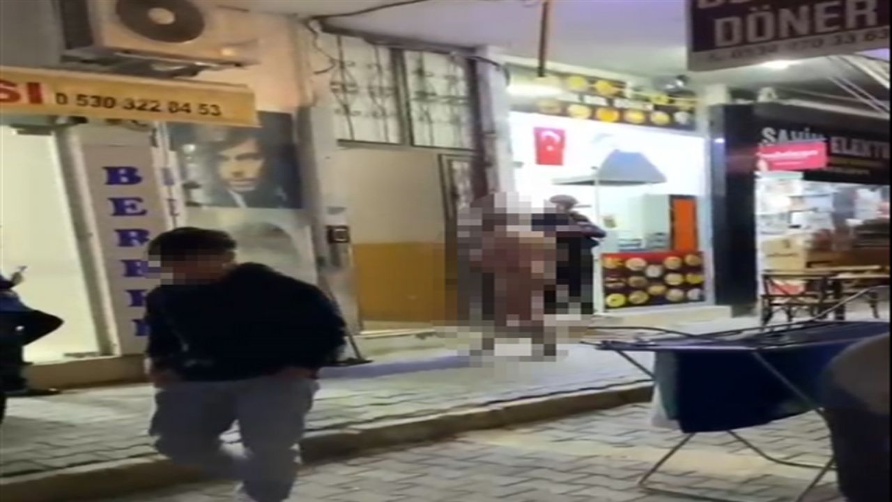 Mersin'de sokakta çıplak dolaşan Rus, gözaltına alındı