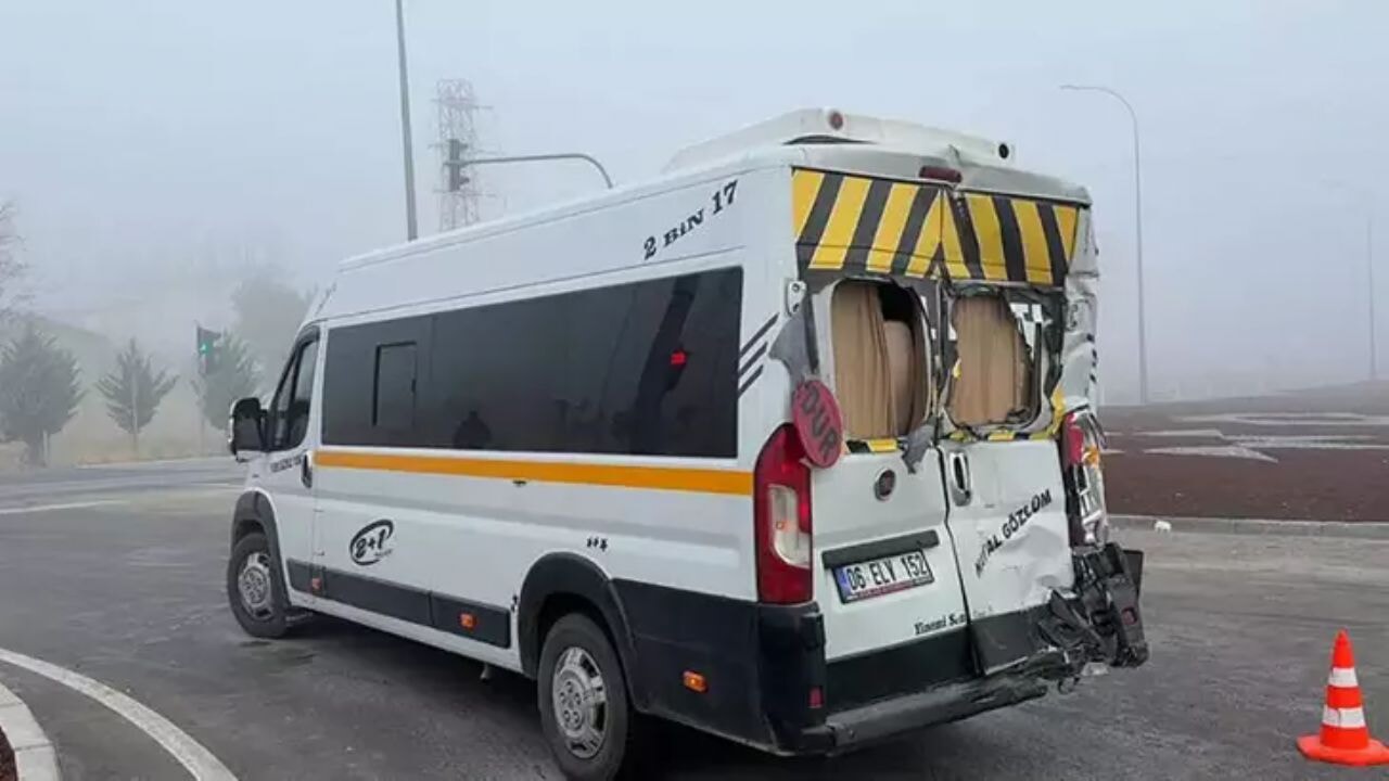 Afyonkarahisar'da feci kaza! Öğrenci servisine TIR çarptı