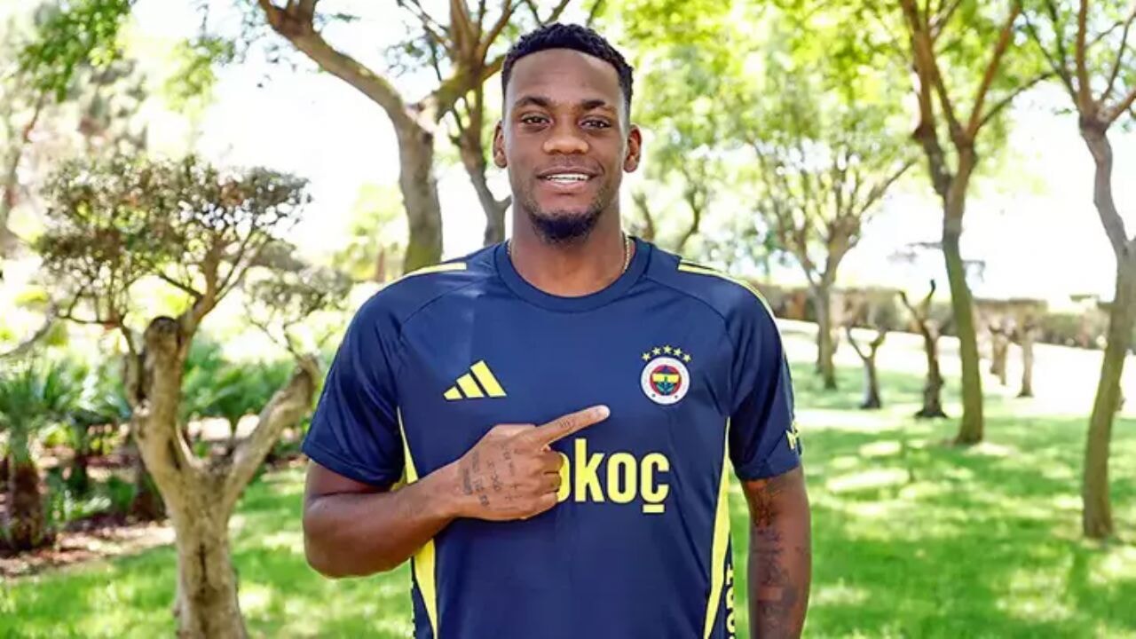 UEFA'dan Jhon Duran'a 2 maç ceza