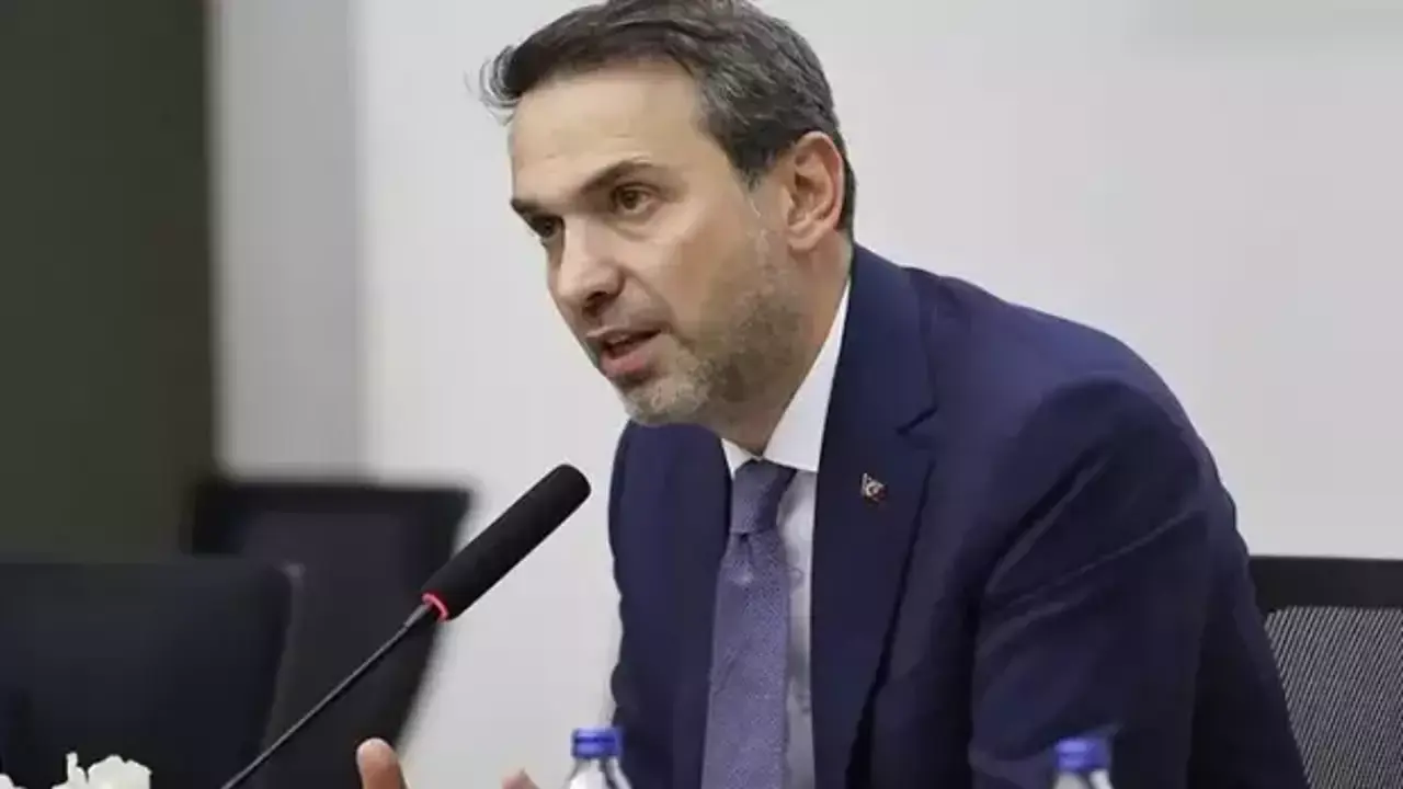 Bayraktar: Enerjide tam bağımsız Türkiye, gençlerimizle mümkün olacak