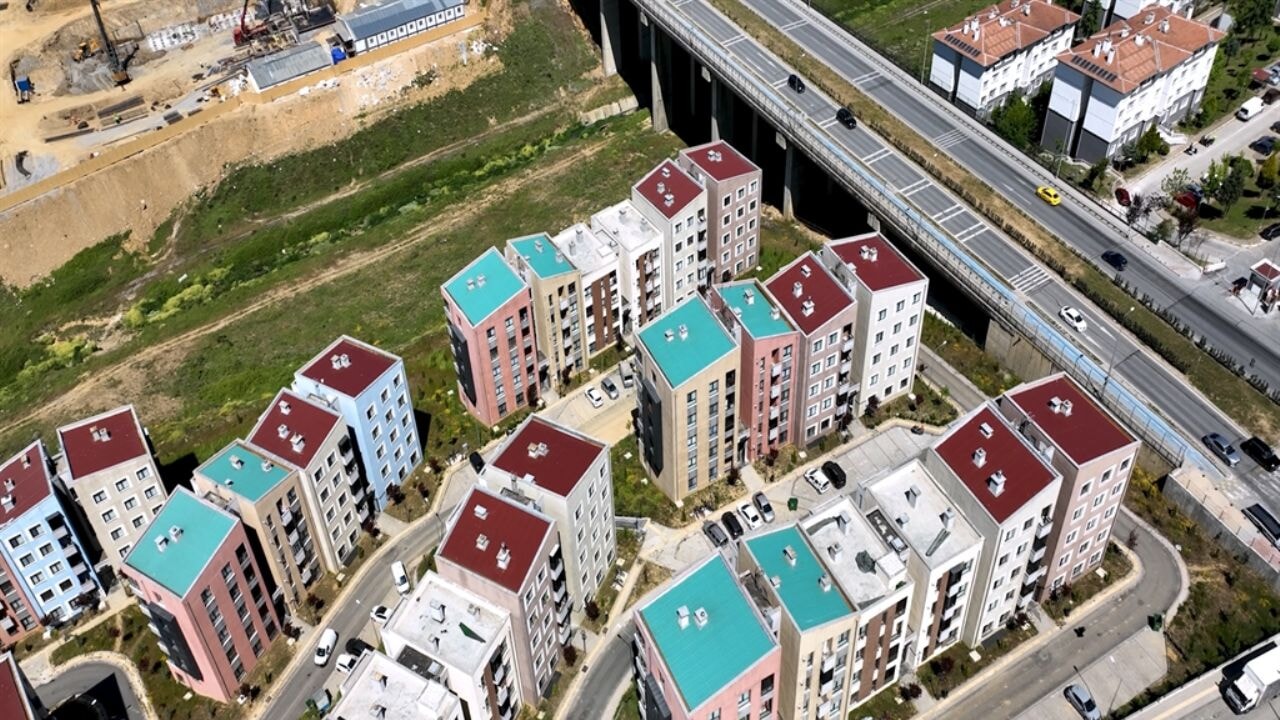 Bakan Kurum'dan Başakşehir sosyal konut paylaşımı