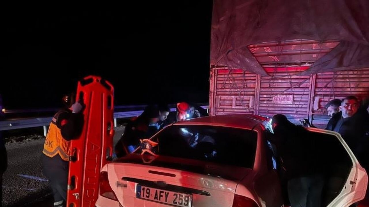 Çorum'da korkunç kaza! Araç paramparça oldu