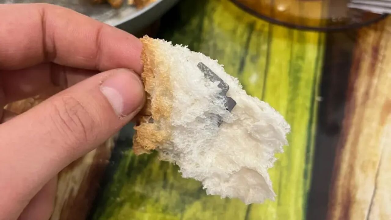 Ekmeğin içinden jilet çıktı!