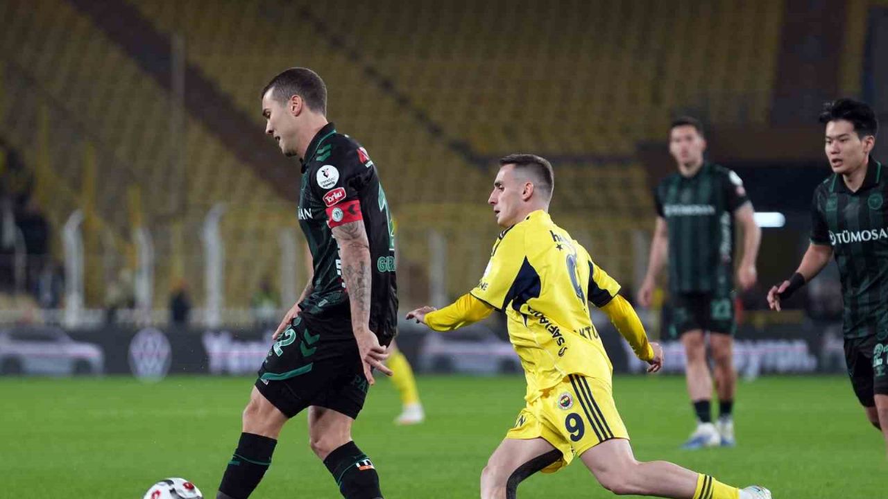 Fenerbahçe tribünlerinde dikkat çeken boşluklar