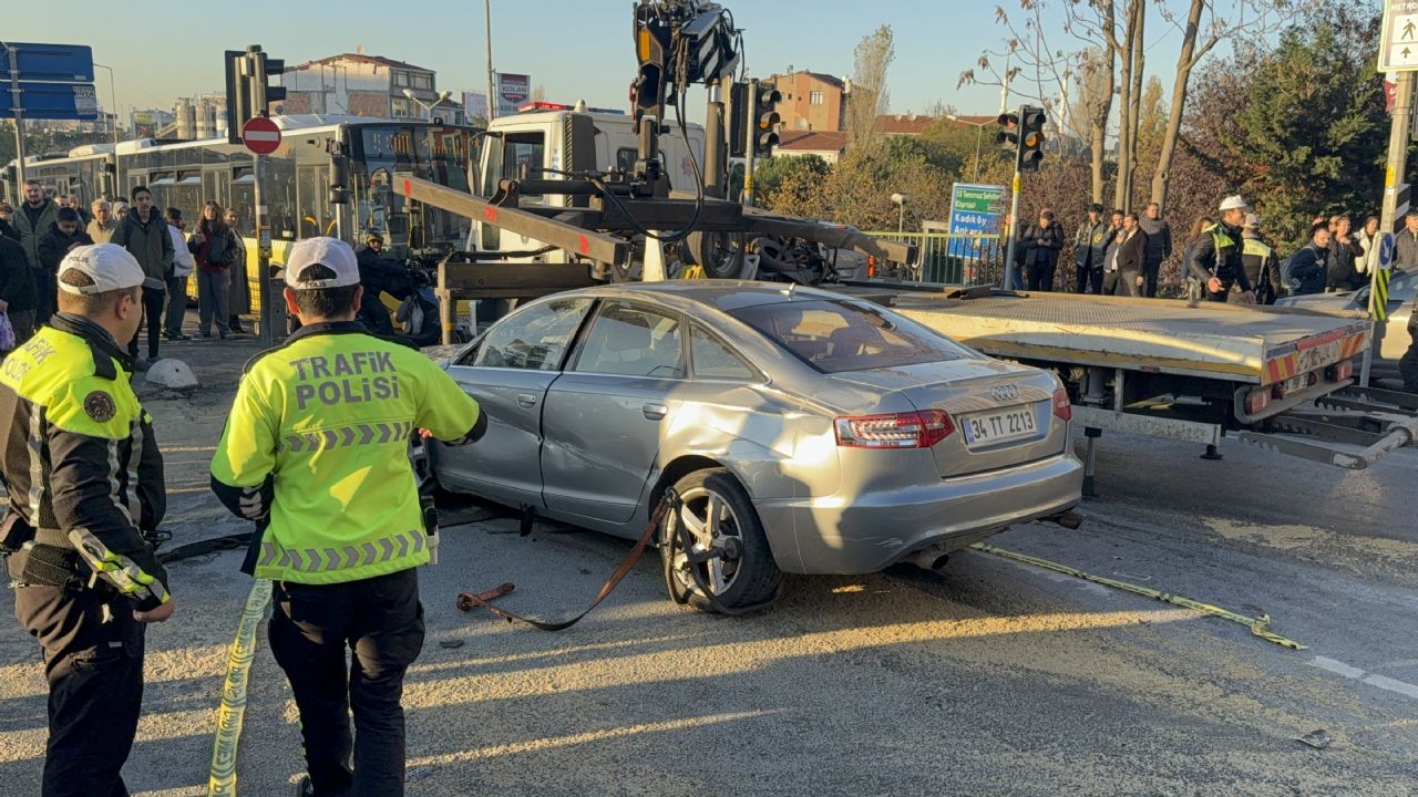 İstanbul'da araç yayaların arasına daldı: 2 ölü, 6 yaralı