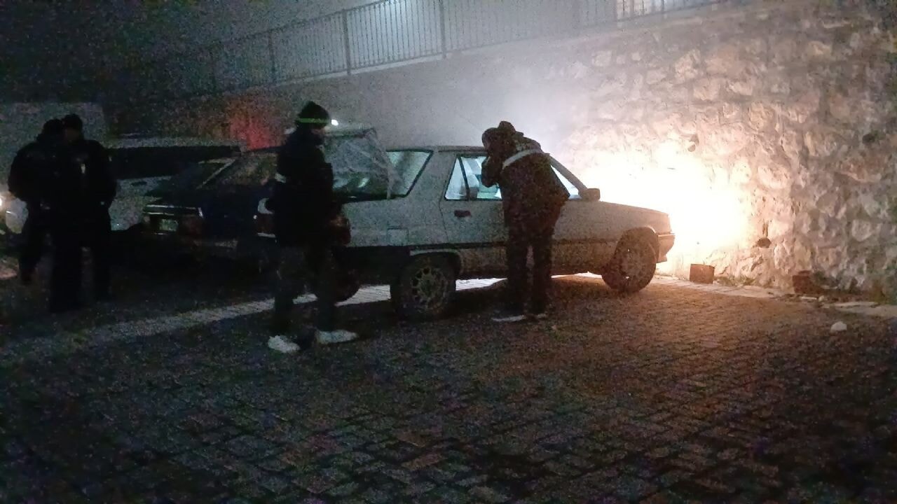 Çorum'da park halindeki otomobil kurşunlandı